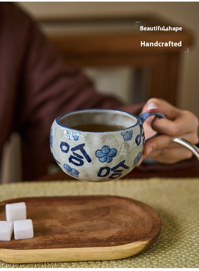 Taza de Cerámica Artesanal Azul y Blanco con Diseño Dibujado a Mano - Image 11