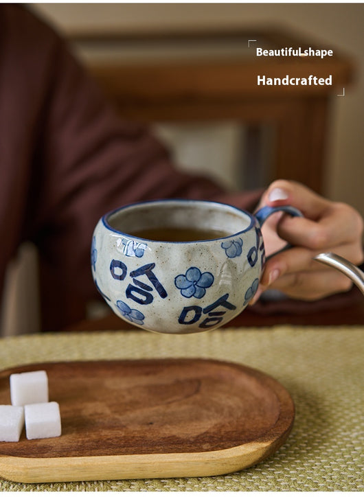 Taza de Cerámica Artesanal Azul y Blanco con Diseño Dibujado a Mano - Image 11