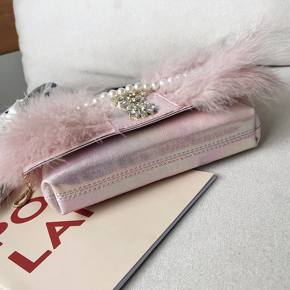 Bolso de Noche Elegante con Cadena de Perlas y Diamantes