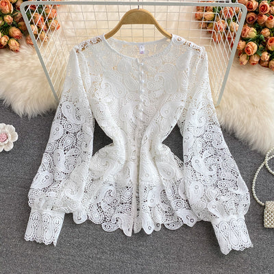 Blusa Retro Cuello Redondo con Encaje Calado - Image 10
