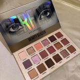 Paleta de Maquillaje 18 Colores: Sombras y Labiales Todo en Uno - Image 5