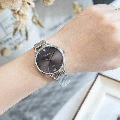 Reloj de Pulsera Verde con Escala de Diamantes - Cuarzo de Diseño Premium - Image 4