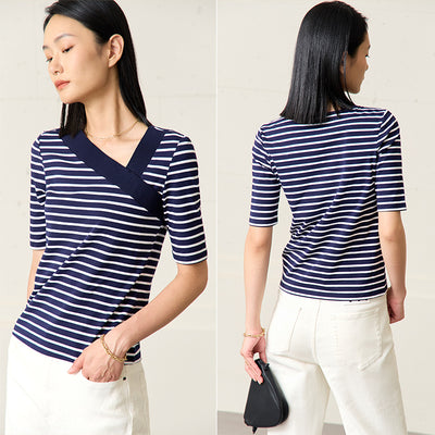 Camiseta Cuello V con Detalle de Solapa Diagonal - Image 13
