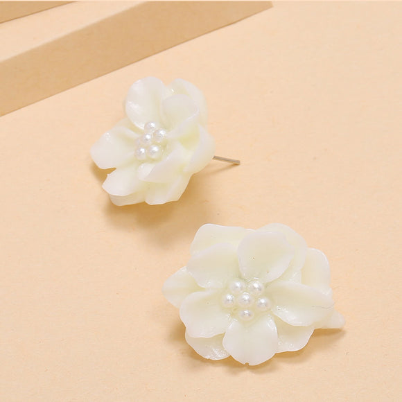 Aretes de Perla Blanca Minimalista Elegancia Fresca