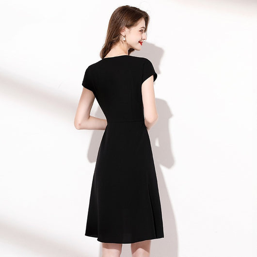 Vestido Negro Plisado con Patchwork Degradado Ajustado - Image 12