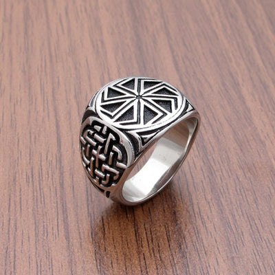 Anillo Vikingo Nórdico Retro Personalizado para Hombre en Acero Titanio - Image 4