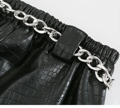 Overol de Cuero Negro con Textura Escamada para Mujer - Image 12