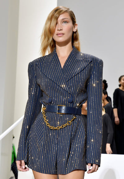 Traje Azul Marino con Lentejuelas - Lujo Accesible - Image 2