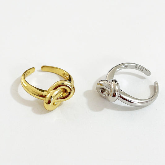 Anillo Geométrico de Plata 925 con Nudo Elegante