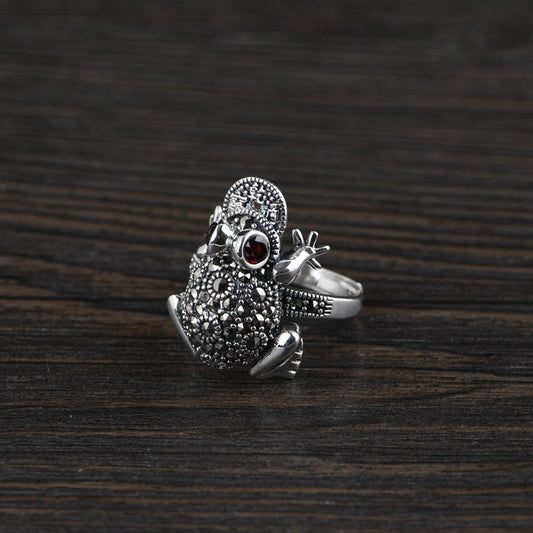 Anillo de Plata Thai Vintage con Diseño de Cigarra y Rana Dorada - Image 2