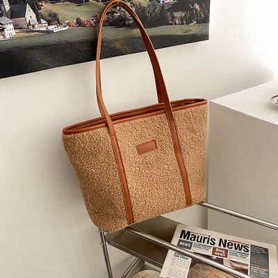 Bolso de Mujer Grande en Lana de Cordero con Textura Premium - Image 10