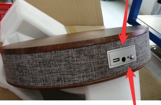 Mesa Auxiliar Redonda con Cargador Inalámbrico y Parlante Bluetooth - Image 6
