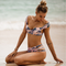 Bikini Deportivo con Soporte de Acero y Diseño de Hoja Verde