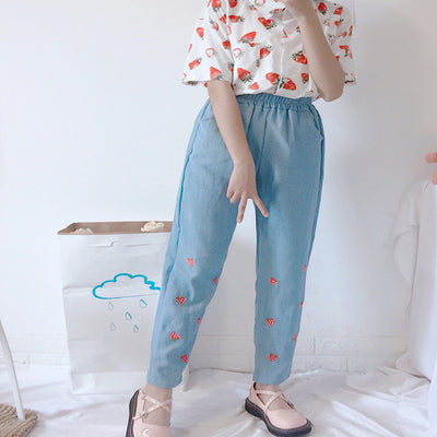 Jeans con Bordado de Fresa - Image 11
