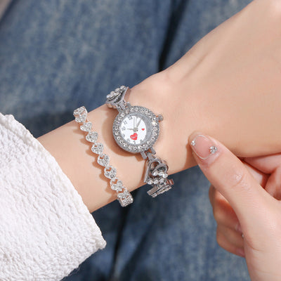 Reloj de Pulsera Dama con Diamante en Forma de Corazón y Esfera Pequeña