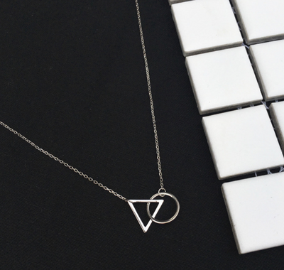 Collar con Colgante Geométrico en Plata 925 Esterlina - Image 10