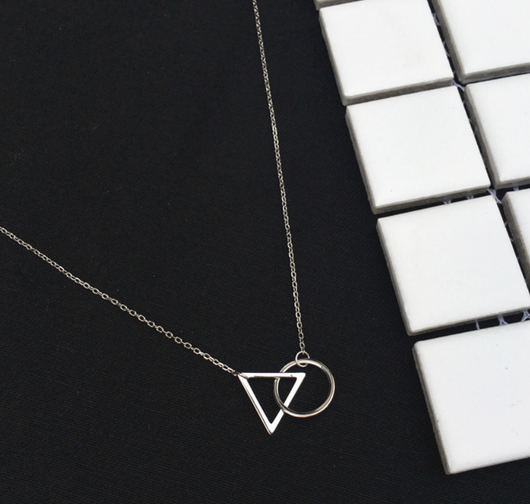 Collar con Colgante Geométrico en Plata 925 Esterlina - Image 10