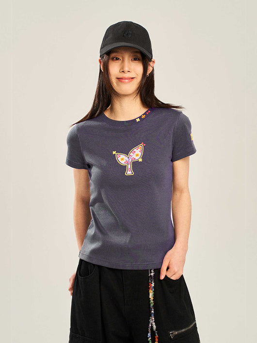 Camiseta Slim Fit Bordada Manga Corta para Mujer - Image 6