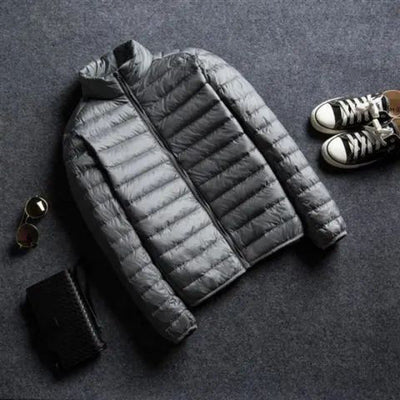 Chaqueta Acolchada Ultraligera con Capucha y Cuello Parado para Hombre - Image 7
