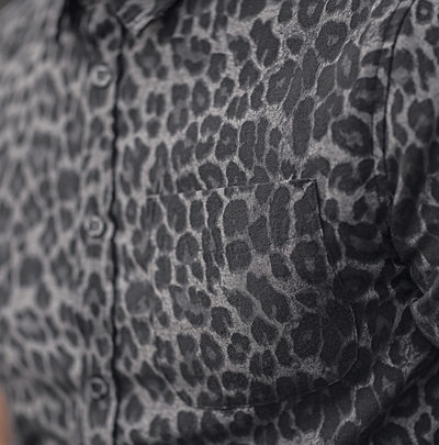 Camisa Casual Estampado Leopardo Slim Fit Manga Corta para Hombre - Image 3