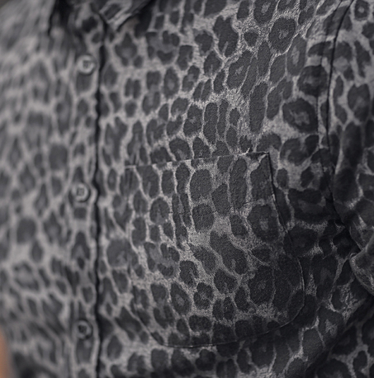 Camisa Casual Estampado Leopardo Slim Fit Manga Corta para Hombre - Image 3