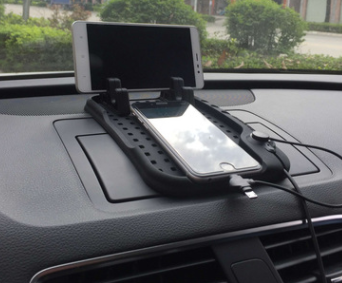 Soporte Magnético Multifuncional para Auto con Cargador USB y Tapete de Silicona - Image 3