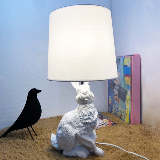 Lámpara de Mesa Conejo en Resina para Dormitorio, Sala y Cuarto Infantil