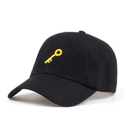Gorra con Bordado de Llave