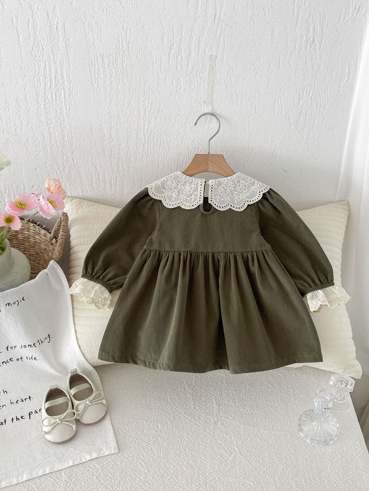 Vestido Princesa Niña con Cuello de Encaje y Solapas - Image 9