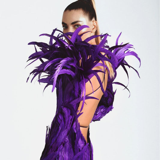 Vestido Elegante Largo con Plumas Premium y Mangas Largas - Image 2