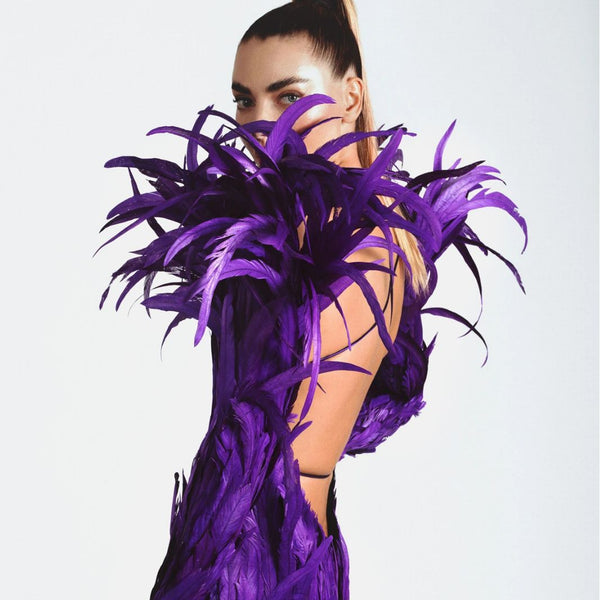 Vestido Elegante Largo con Plumas Premium y Mangas Largas