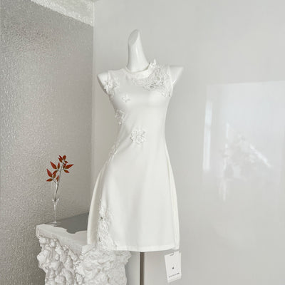 Vestido Falda Blanco con Diseño Calado y Escote Abierto - Image 5