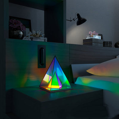 Lámpara de Mesa Pirámide - Luz Nocturna Creativa para Dormitorio y Sala - Image 2