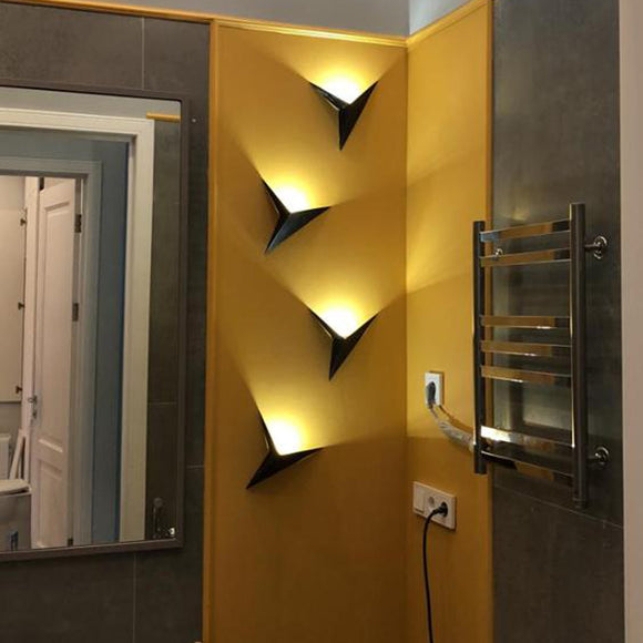 Lámpara de Pared Triangular de Hierro Forjado Artesanal