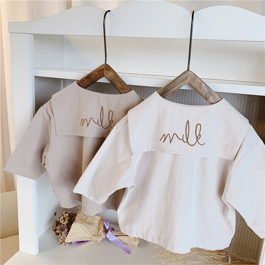 Camisa infantil con solapa grande y bordados