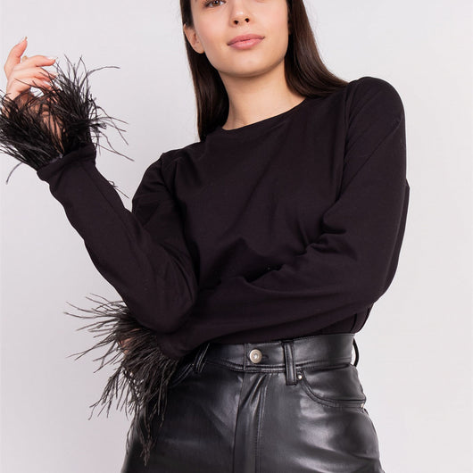 Blusa Casual para Mujer con Cuello Redondo y Detalles de Plumas - Image 6
