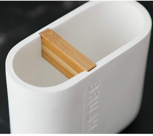 Set de 4 Piezas de Accesorios de Baño en Resina - Dispensador, Porta Cepillos y Vaso - Image 4