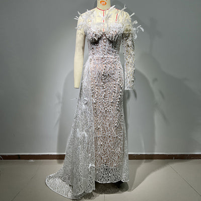 Vestido de Fiesta Elegante con Lentejuelas, Cuentas y Plumas - Image 5