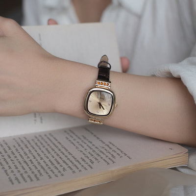 Reloj Minimalista para Mujer con Diseño Cuadrado Retro - Image 4