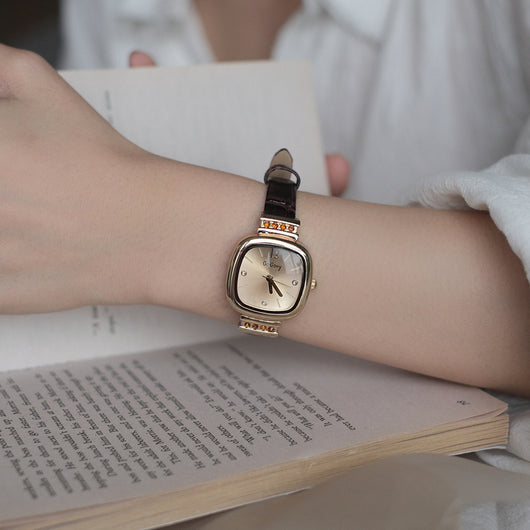 Reloj Minimalista para Mujer con Diseño Cuadrado Retro - Image 4