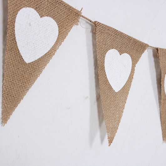 Bandera Decorativa de Lino con Corazones Triángulo para Bodas y Fiestas - Image 5
