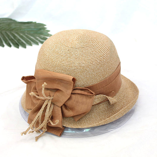 Sombrero de Paja con Ala Ondulada y Flores