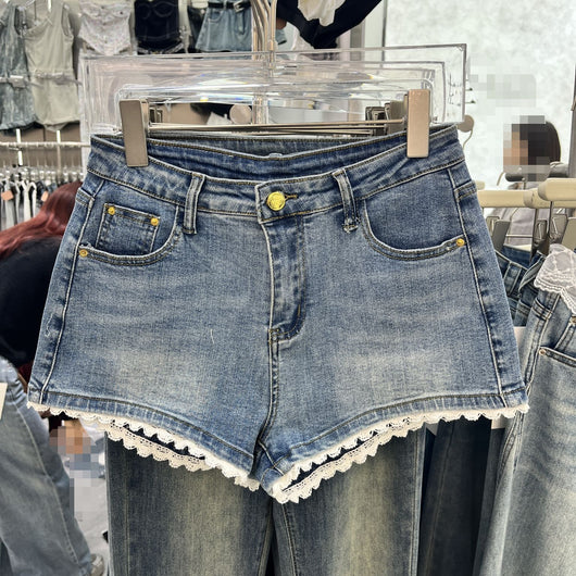 Shorts de Mezclilla Chic con Ribete de Encaje - Image 8
