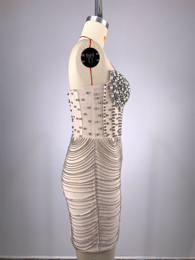 Vestido Mini Ajustado con Hombros Descubiertos y Detalles de Diamantes - Image 13