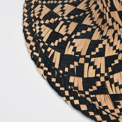 Sombrero de Rafia con Ala Ancha y Bloques de Color Geométricos - Image 9