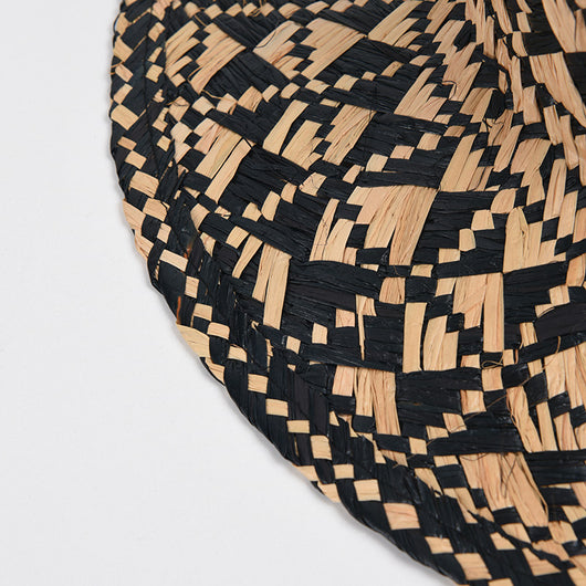 Sombrero de Rafia con Ala Ancha y Bloques de Color Geométricos - Image 9