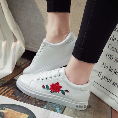 Zapatillas Blancas con Bordado de Rosas para Niña - Image 6