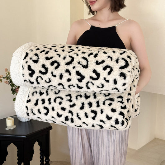 Manta de Tafetán Jacquard Estampado Leopardo Doble Capa - Image 3