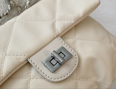 Bolso Bandolera de Diamantes Elegante y Minimalista - Image 12