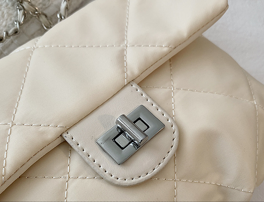 Bolso Bandolera de Diamantes Elegante y Minimalista - Image 12